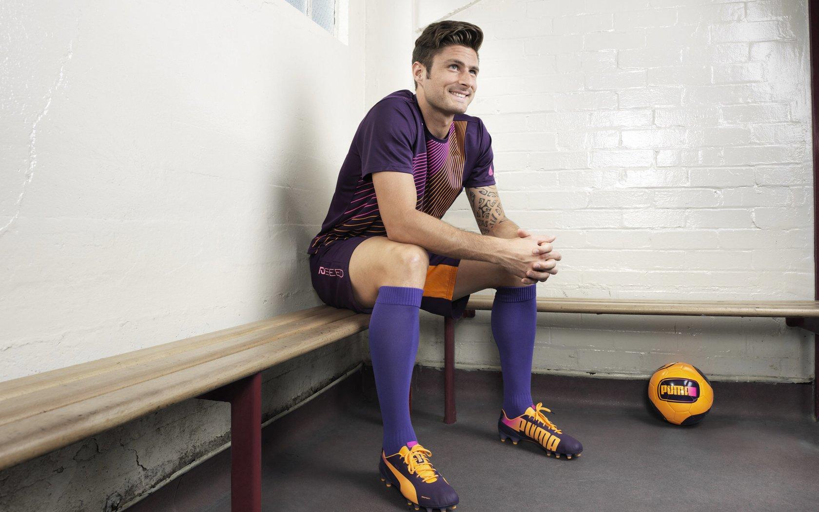 申京季后赛半场8助攻创纪录，历史中锋排名第二